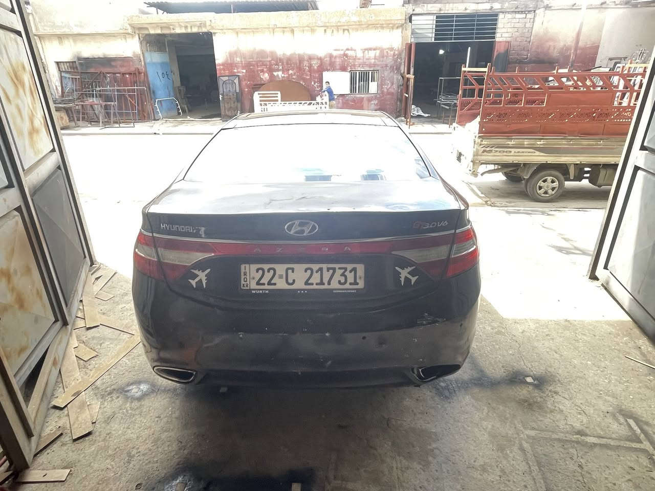 السلام عليكم 
ازيرا 2011
موصفات فول 
لون باذنجاني
ضرر نفس الموضح بل صوره وبيها صندوك  ابيع على نفس الضرر رقم اربيل 
السعر 92$وبيها مجال 
للتواصل :***********
