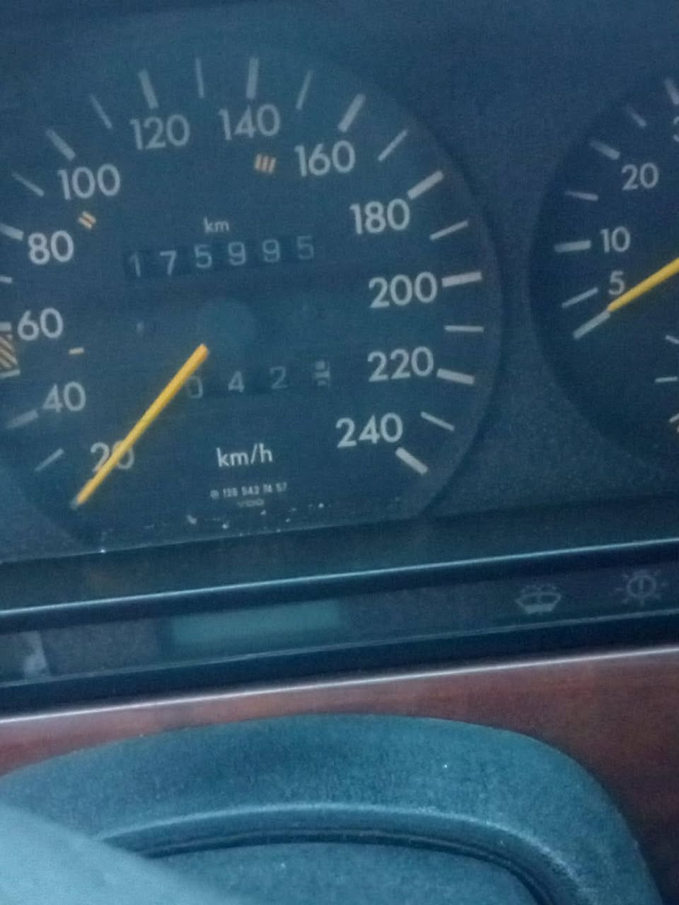 سلام عليكم ورحمه الله وبركاته مارسدس رءاسي موديل 1987سياره مال جناي محرك بلاد 300بلاد دبل مروحه كشنات اماميه كهرباء تبريد ثلج برده خلفيه كهرباء بردات جانبيه خلفيه دخل مخمل ازرق طوارءهه موجوده دبل هورن ستيريو كهرباء اريل كهرباء هيتر مي سياره حيل مصرف عليه تخم تاير فتحت سقف كهربائيه سياره نقصه شي واحد فقط علامه بنيد سياره رقم بغداد باسمي رقم دولي سياره ماشيه 175الف حقيقي مكان سياره بغداد الرضوانيه الشرقية رقم الاتصال ***********وا ***********
