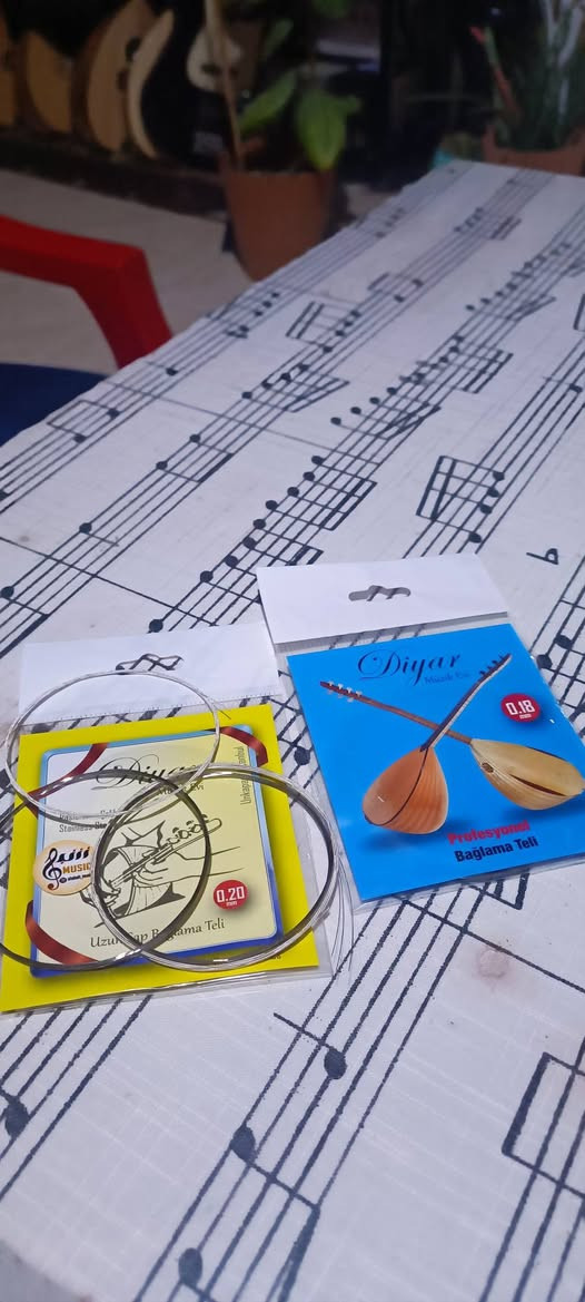 اوتار آلة الساز
السعر خمس تالف سيت كامل 
ماركة تركية ديار ساز 
للتواصل ***********
مع هدية ريش

