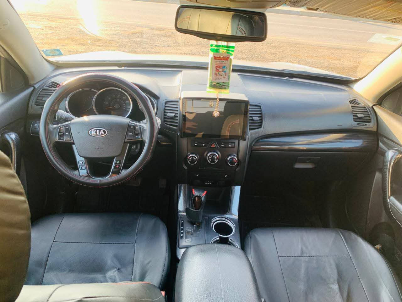 السلام عليكم سورنتو موديل 2011 للبيع محرك 4 سلندر 2400 كير محرك صدر تواير كلها شرط السياره بيها طخه خفيفه بالجاملغ الخلفي ومصبوغ وجاملغ امامي مبدل بدون دواخل شرط سنويه ل26 شرط التحويل رقم كركوك دولي صاحبها يمي  السعر128 وبي مجال للأتصال *********** /***********البيع فقط نقد
