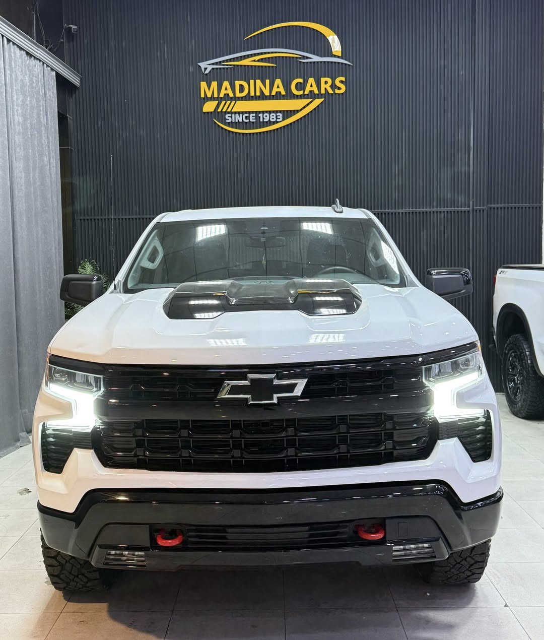 Chevrolet Silverado 
2024 Custom
4i - 2.7T - 4x2

بسمە
شاشە
کامیرە
لایت لید
باب طویل
بودی قصیر
ویل ١٨
رادار

42.000 mile
3 قطعە صبغ
سعر 255 ورقە

معرض ( مەدینە ) اربیل شارع ١٠٠م
0750 261 2500
0772 665 1010
