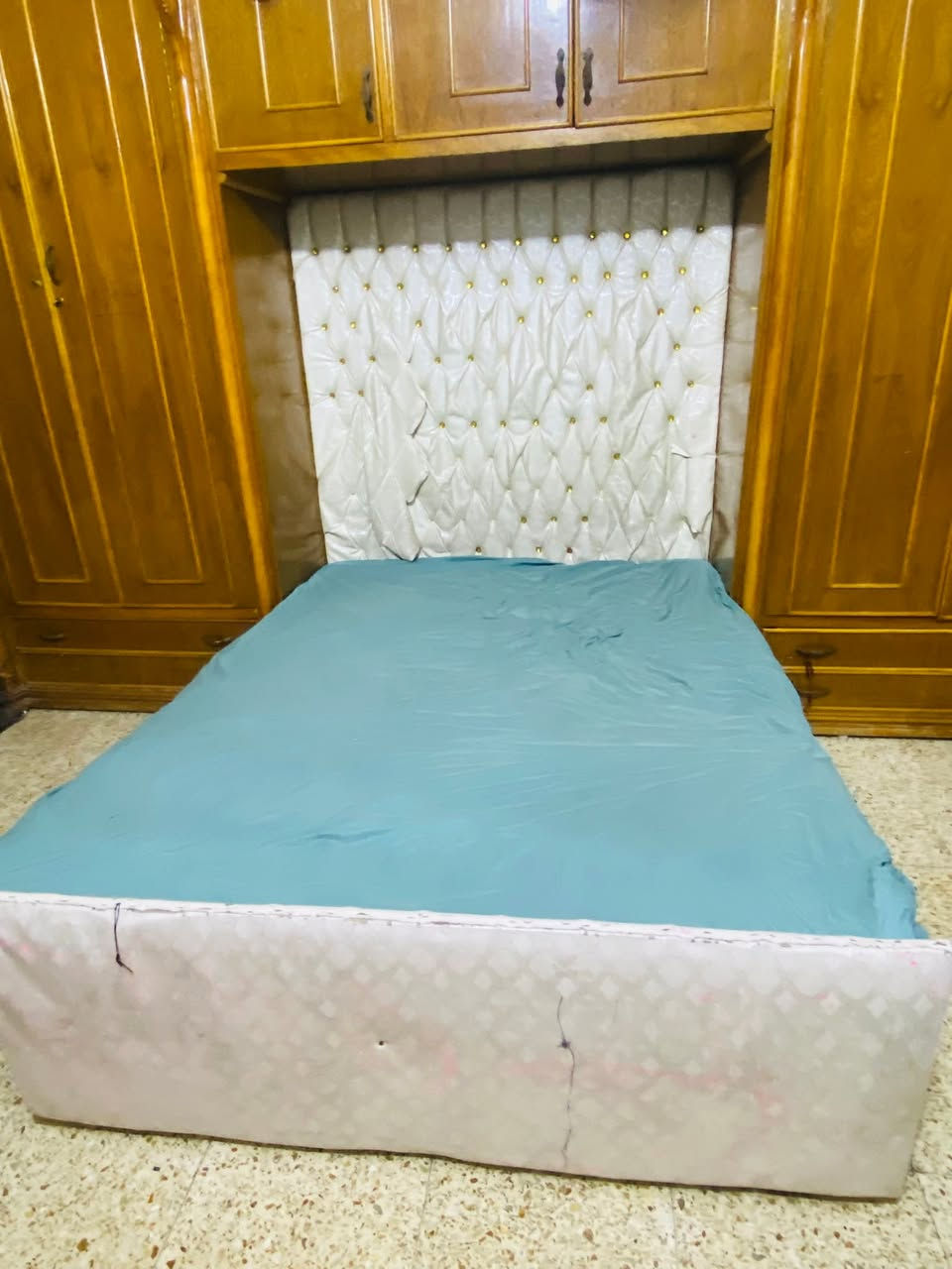 غرفة نوم للبيع سعره 1500 تواصل ***********
