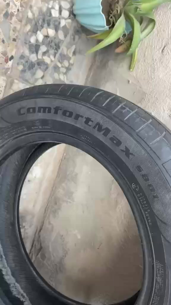 السلام عليكم متوفر زوج تايرات قياس 195-60-15  باله ياباني سعرهن 40 عنوان بغداد رقم ***********
