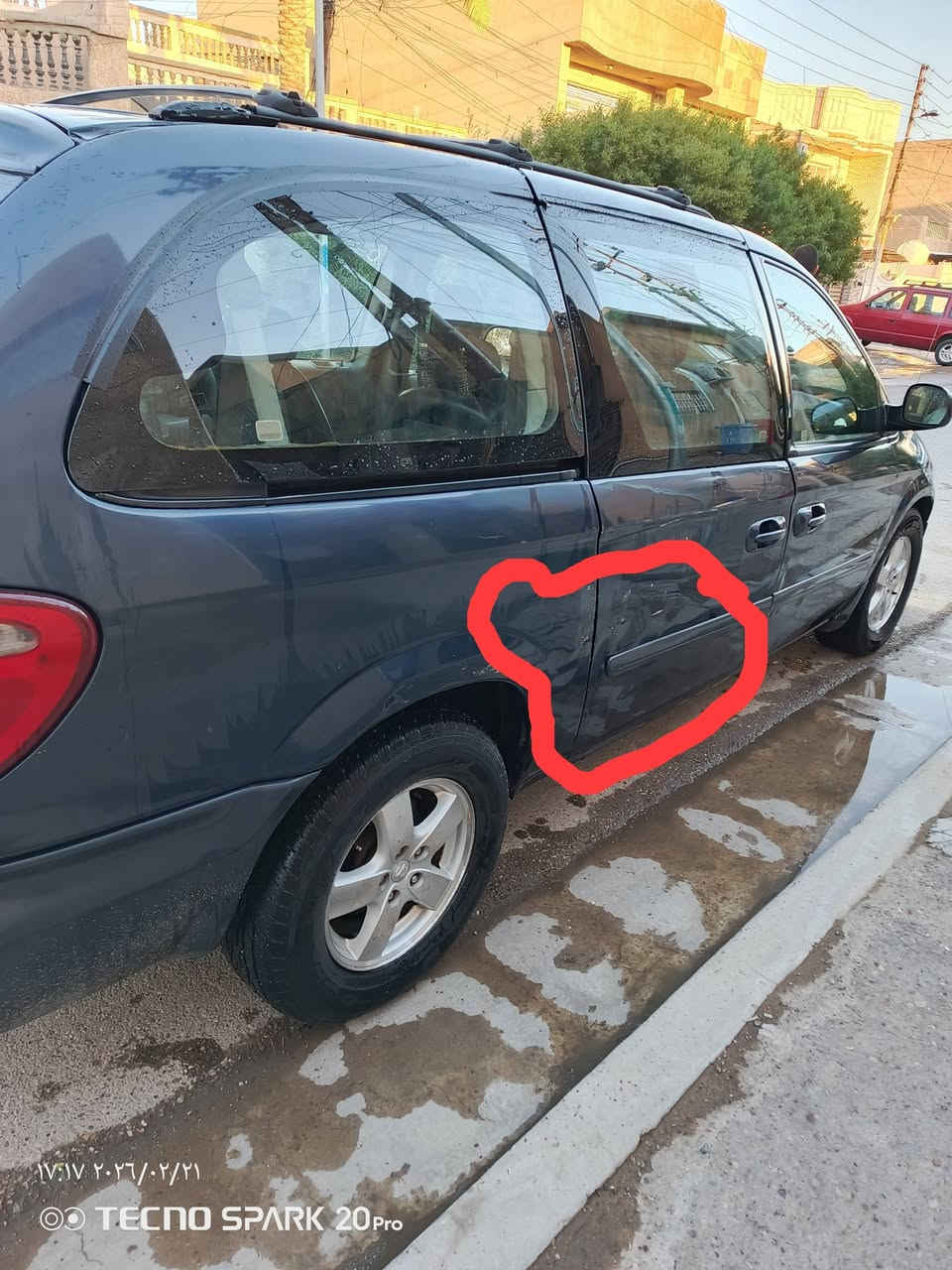 السلام عليكم اخوان 
للبيع دوج كرفان 2007 مواصفاتها 
ابواب كهرباء +الجنطة كهرباء ثلاث قطع تبريد  شغال كشنات بلع خمسة ويل كب الكاعية مغلفة جلد كير محرك حلوات  لاصرف ولاتنقيص رقم  انكليزي السيارة باسمي بيها طخة بالباب السلايد جهة اليمين موضحة بالصوره القمارة والبنيد جارد السيارة موجودة بحي الجهاد  السعر 75 ورقة وبيها مجال للاستفسار الاتصال على الرقم ***********
