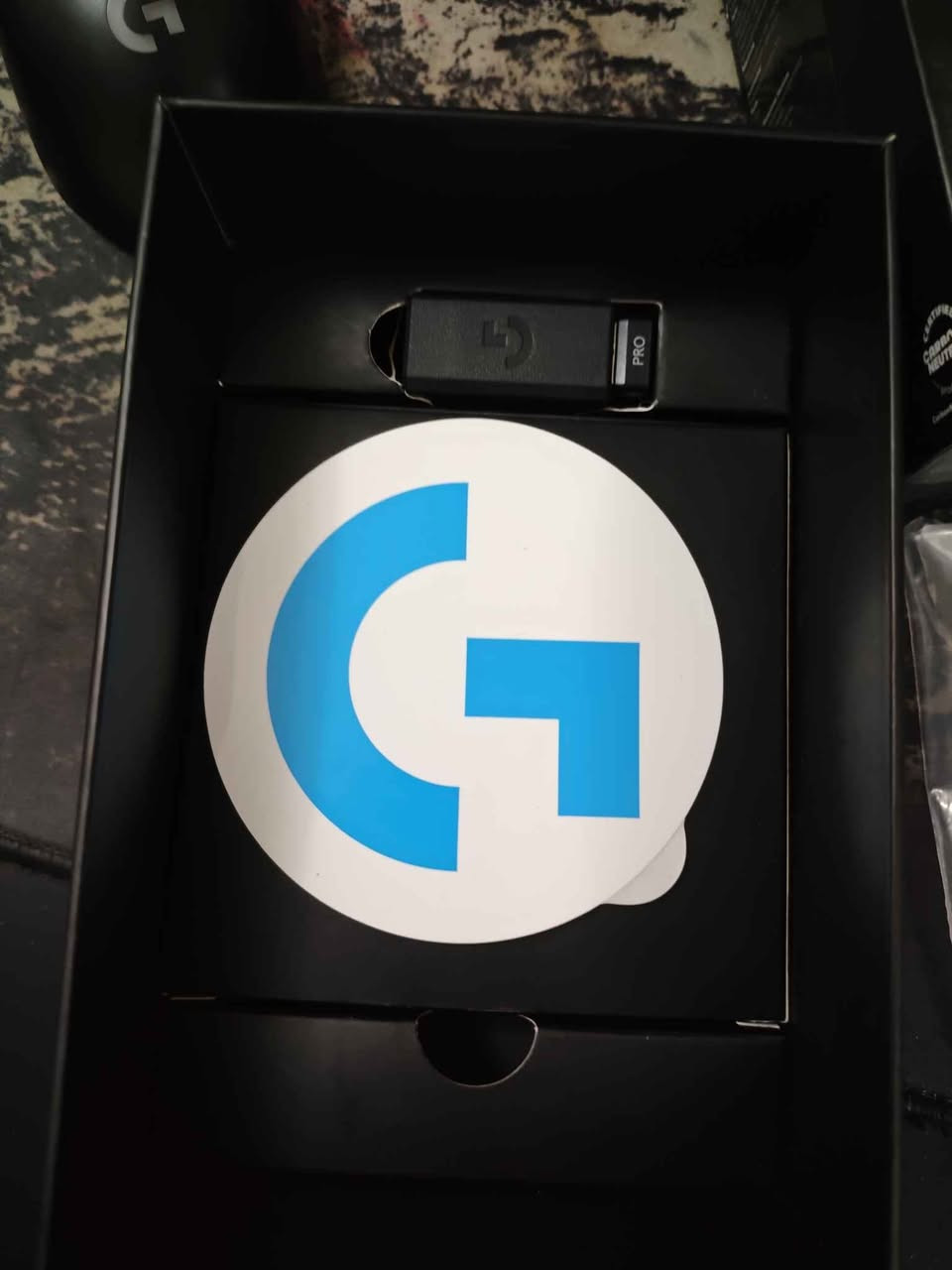 للبيع ماوس logetic g pro Wireless مستخدم يجي ويه كامل ملحقاته و الكارتون الاصلي الماوس نظافته %95% مفحوص سوفت وير کامل و بي بس مشكله کلش صغيره هيه السكرول مرات من تضغطه تعلك شويه بس بالتنظيف تروح المشكله والوياير السحن بي خدش صغير ما عدا هذه الماوس اخو الجديد السعر مالته خاص قفل مع العلم الجديد مالته ب 160-180 الف للتواصل خاص *********** بغداد, العراق
