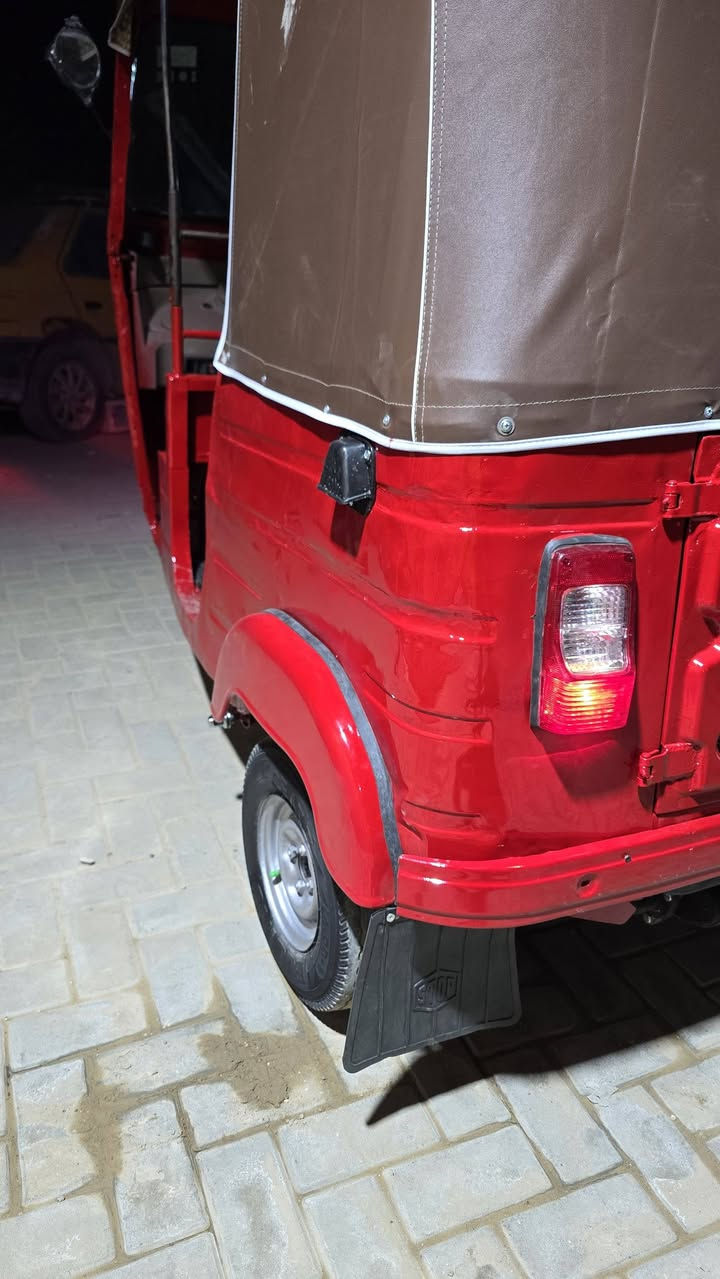 للبيع موديل 18  اوراق اوراق اوراق بيهة مكينه مال 20 تايرات انضاف 
التكتك مكفوله من التنقيص والتبخير والكسن والكير اطيك بيها تراي يخبل كهربايات شغاله مكاني بغداد ارشاد  ‎
السعر3450 خاص ما جاوب اتصال فقط ما عرف قره ***********
