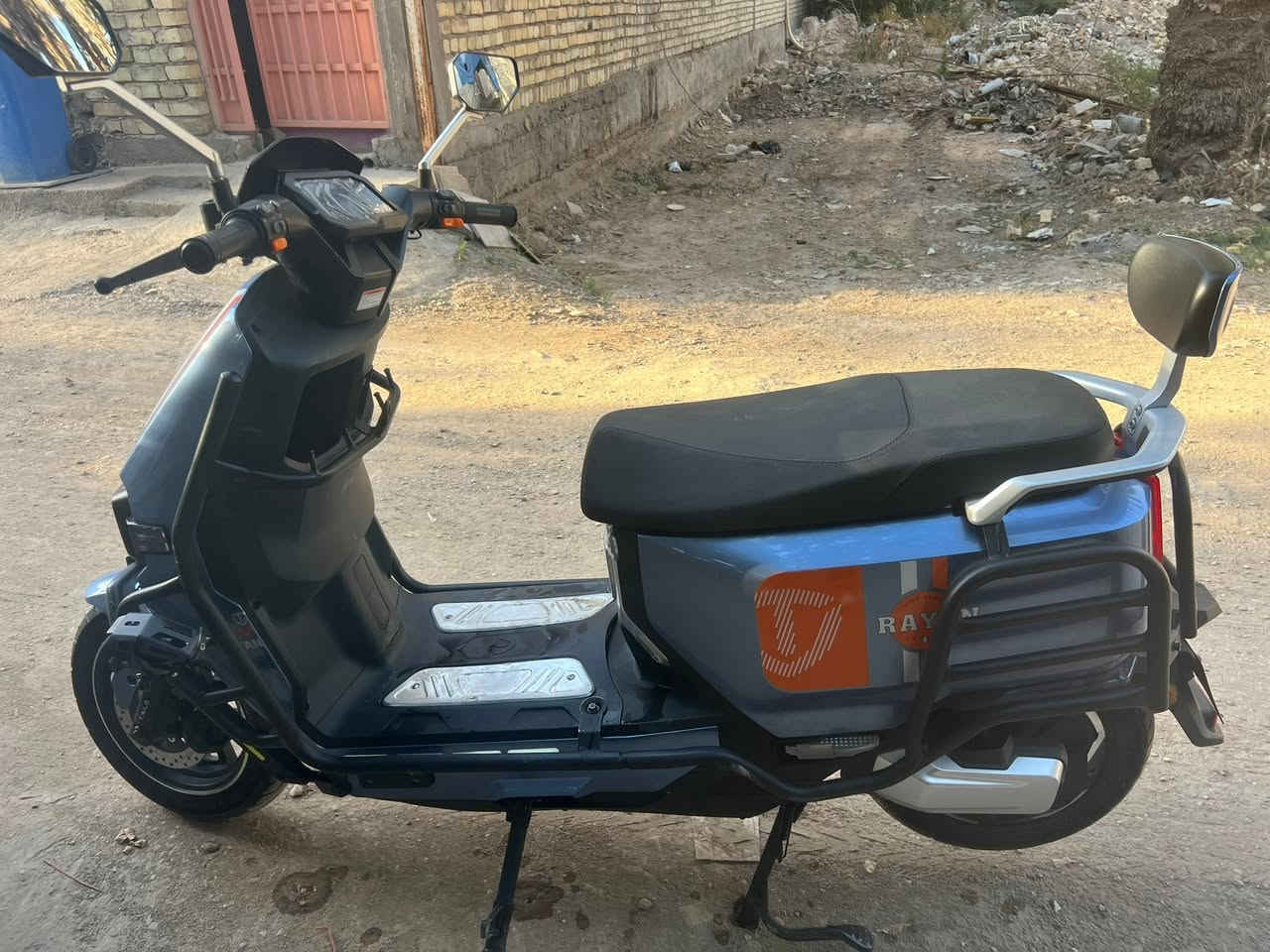 دراجة الريان وحش الكون ثنين بصمات سويتج استعمال قليل مع ضمان الوكالة ٣ اشهر مع البطارية وسيار وجهاز حماية وسيباسة للجنطة هدية ٦ بطاريات ملف 2000 مابيهن اي مشكلة واذا صارت عندك مشكلة تبديل ويا الضمان تمشي بسرعة 90 كيلو و شحنة كاملة تمشيك 80 كيلو الشاحنة وياها العلبة وموجود كتلوك الدراجة وبيها مجال بسيط للشراي وفحص كدامك


**إذا كنت صاحب هذا الإعلان وتريد حذفه لأي سبب، رجاءا أرسل رسالة إلى الدعم الفني**