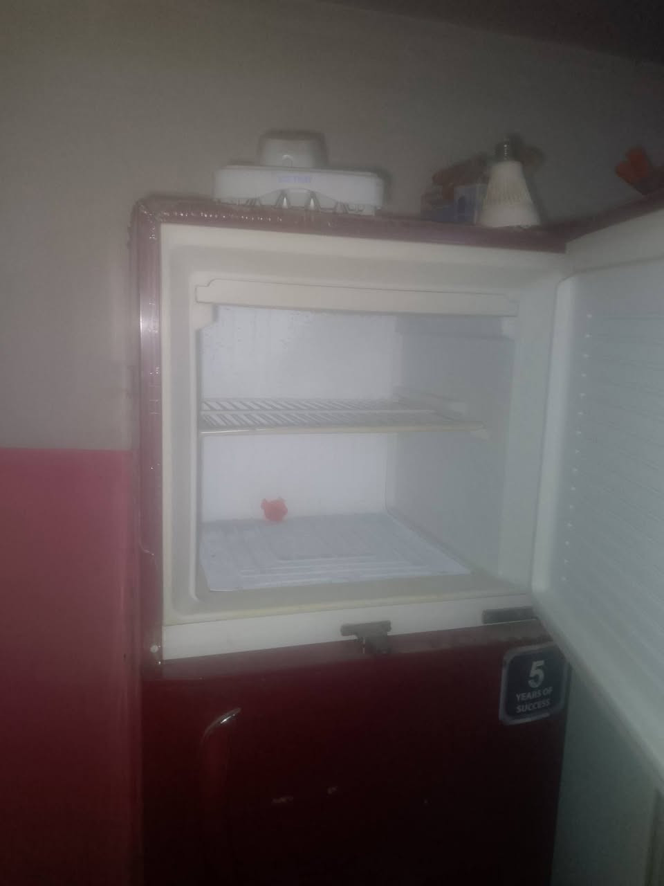 غراض للبيع لميز بلازمة ب55.لمراية ب40 وثلاجة والله العظيم جديدة كلشي مابيها مكفولة سعرها ب225 مكاني بغداد. توصيل ماعندي ***********
