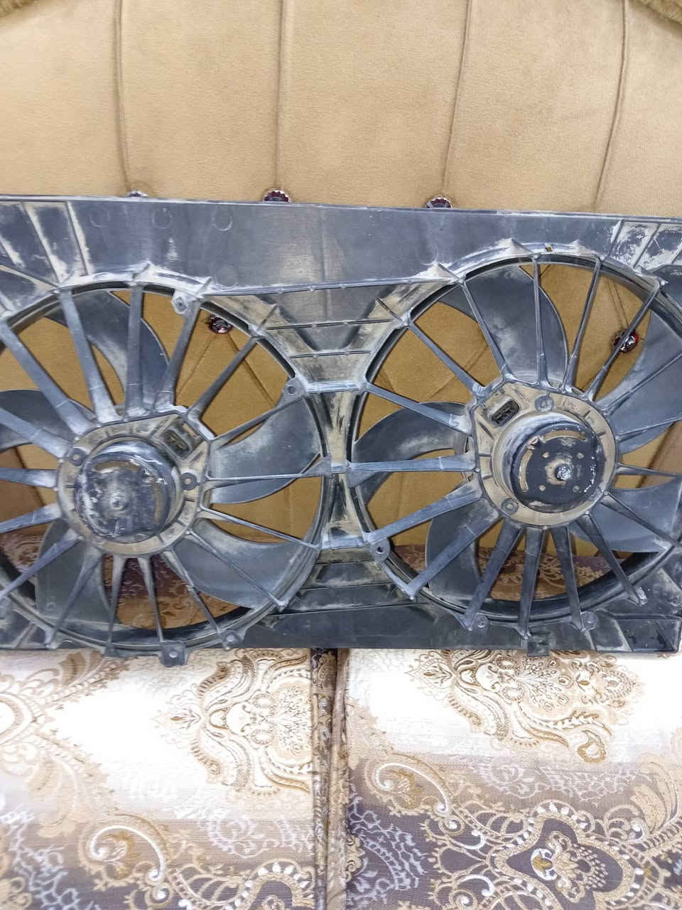 مراوح أصله سي 200 وترهم على اغلب سيارات الأمريكي ٥٠ الاف بغداد الشعب هاتف ***********
