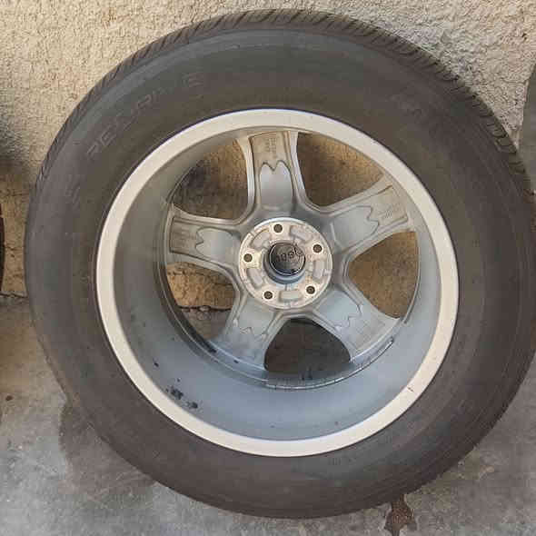 متوفر 
تايرات ويل جيب كومباس 
مال فول 
حجم 17////
60/225
تايرات جديده  امريكيه 
 العدد 3 تاير ويل

الاستفسارات ***********
