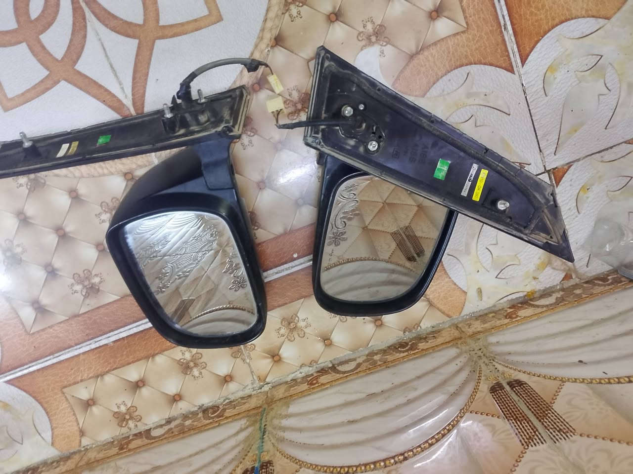 مرايات تيوته سبعة راكب للبيع بسعر مناسب العنوان بغداد ***********
