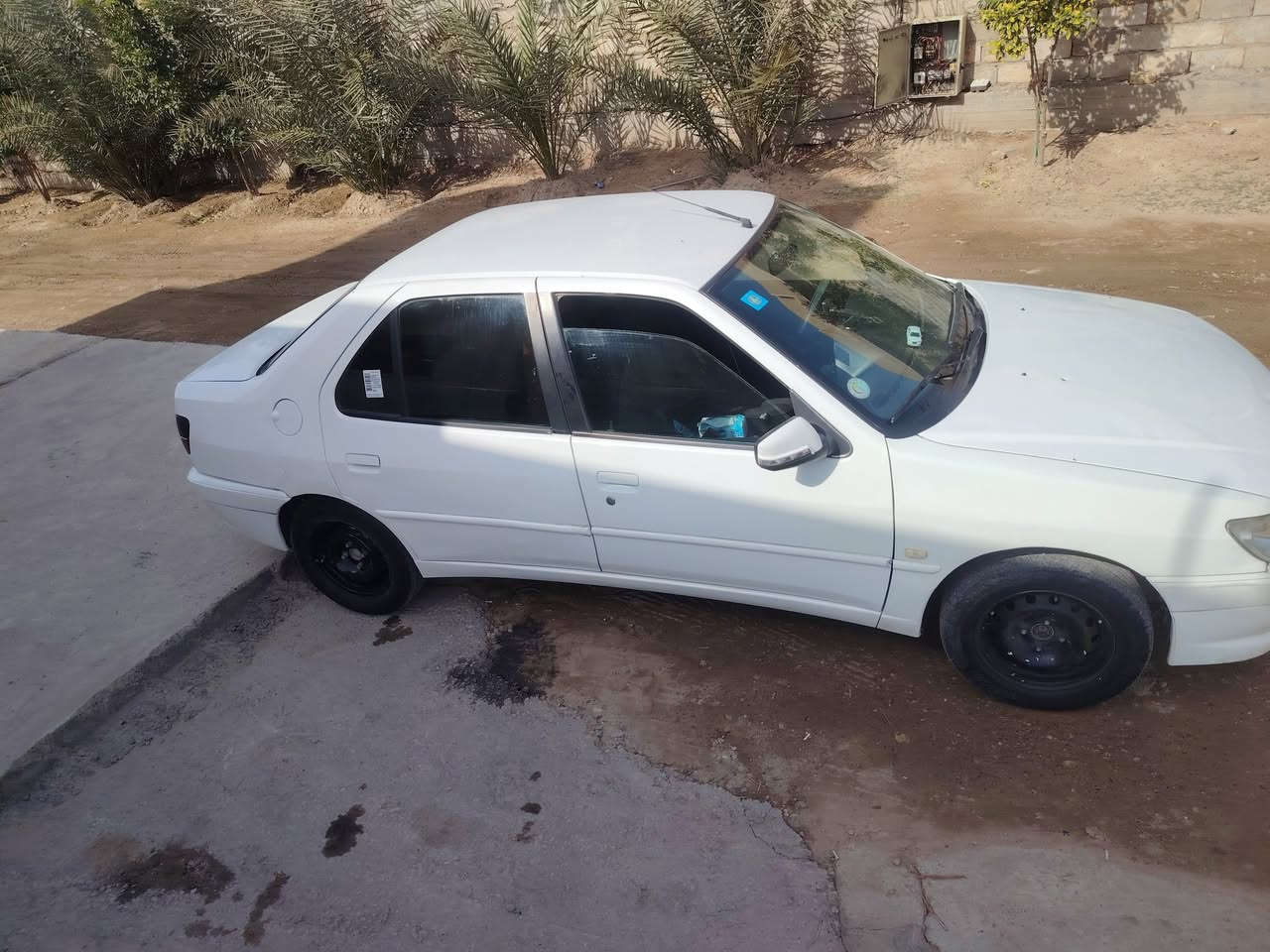 سلام عليكم  للبيع موديل 2003 سعر 43  سياره مابيه لا خياس ولا ضربه ولاشي يرادله ترتيبات شويه مكان بغداد ورقمه بغداد ***********
