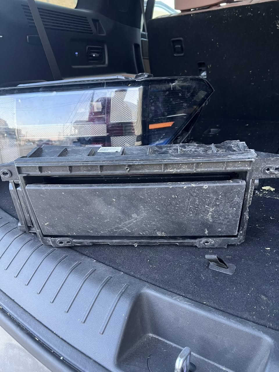 هوائيه يسار
جهة السايق. كامله سعرها 3 اوراق 

مازده. لايت ايسر امريكي بيه ضرر بسيط سعرها 3 اوراق 

البرده او الهوائيه الجوه بيها ضرر بسيط. سعرها  ورقه ونص


**إذا كنت صاحب هذا الإعلان وتريد حذفه لأي سبب، رجاءا أرسل رسالة إلى الدعم الفني**