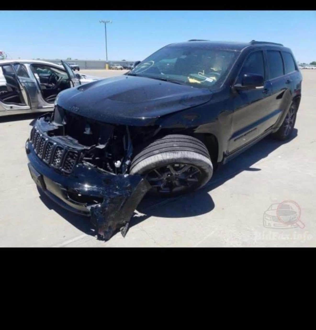السلام عليكم
جيب لمتد اكس موديل ٢٠١٩ 
فول مواصفات من عده جكات ورادار 

كشنات جلد كهرباء 
تحكم ستيرن 
بنوراما 

مكينه ٣٦٠٠
أشاير بالمري والمري قلاب 

 حساسات امامي خلفي جانبي 
سياره بولش جديد ونانو سيراميك 
وبعد بيه هواي مواصفات 
السعر ٢٤٠ورقه  بيه سونار المندلاوي 
رقم الهاتف *********** بغداد
