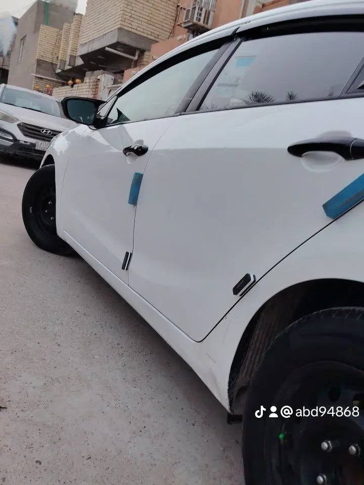 سلام عليكم
للبيع  
كيا فورتي موديل2017 باسمي سنوية وهزه ورقم جدد  
وارد امريكي:    الحادث مرفقه مع المنشور سيارة 
مواصفات معروفه  
كامره دواره 
تحكم استيرن جهتين 
تبريد تدفى مكفولات
ماشيه140 الف  
حجم المحرك 2000 دوش مكفول 
وبعد بيها مواصفات حلوه 
سياره جديده وجاهزه مكينه وكير وحداده وتخم تاير 
مــكــان-ســياره- بغداد العبيدي 
الـــسعر:118  
الاستفسار اكثر 
***********
