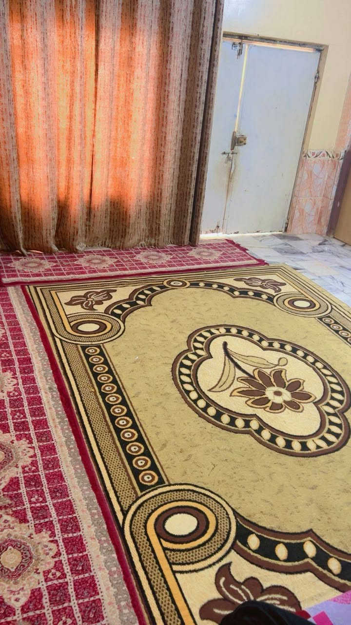 📍 العنوان: قرب مجمع بيسان على شارع عريض وجه البيت على حائط المجمع
المساحة: 200 م²
طابقين كونكريت + مشتمل مفصول عن البيت 
🔹 تفاصيل البيت:
• 3 غرف نوم
• 2 صحيات
• صالة عدد 2 استقبال كبير 
• مطبخ حار وبارد
• الطابق الأرضي: غرفة + صالة عدد 2 + استقبال كبير 
• الطابق العلوي:  غرف نوم + صالة 
المشتمل مفصول يحتوي على غرفة وصالة وصحيات
السعر 175 مليون 
للاستفسار الاتصال على الرقم 
***********
***********
