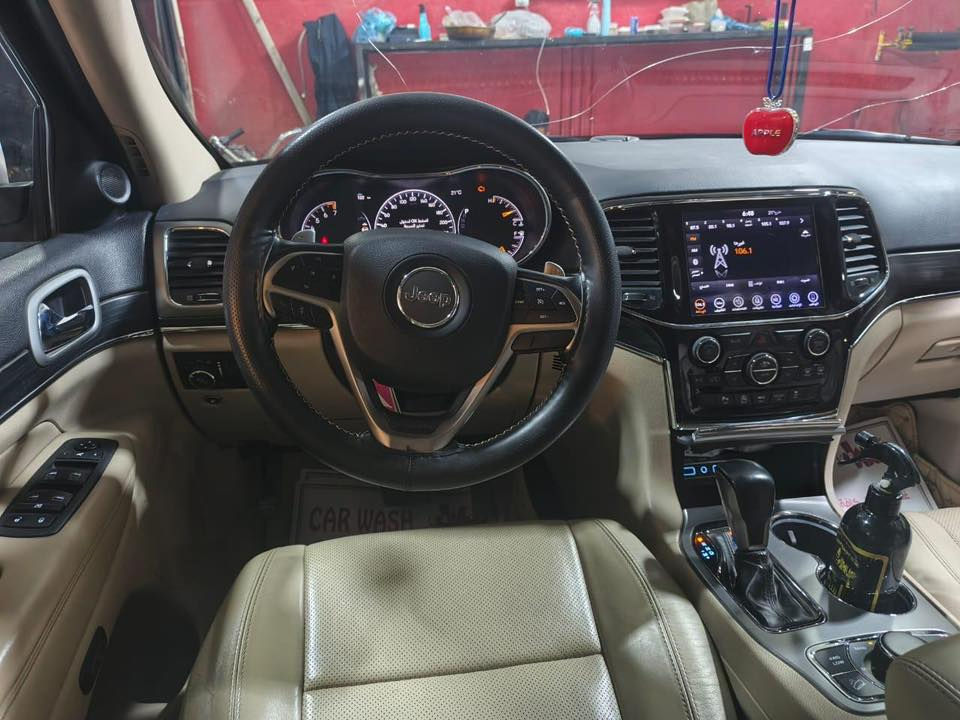 جيب كراند شيروكي موديل 2020 خليجي 
✅️ لسعر 270 ورقة 
 فئة لمتد (Limited).
رقم بغداد شرط التحويل 
 ماشية 46,000 كم فقط
مكفولة كفالة عامة السيارة بحالة ممتازة وشبه جديدة ونظيفة جداً
البودي نظيف
 الملاحظات الفنية الوحيدة هي كم طخة على البارد (تعديل بدون صبغ أو حادث). السيارة جاهزة للاستخدام الفوري
مكان السيارة بغداد الدورة 
رقم تلفون صاحب السيارة 
***********
#جيب
#شيروكي
