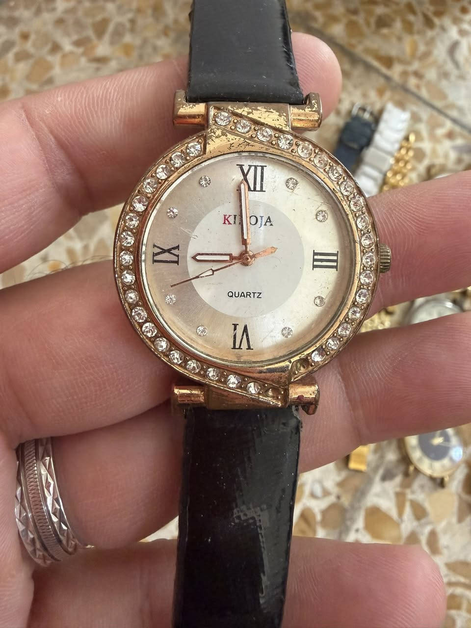شلعه 19 ساعه 
كلهم نقص بطاريه او سير 
ادفع سعر بلي يرضي الله 
يوجد توصيل


**إذا كنت صاحب هذا الإعلان وتريد حذفه لأي سبب، رجاءا أرسل رسالة إلى الدعم الفني**