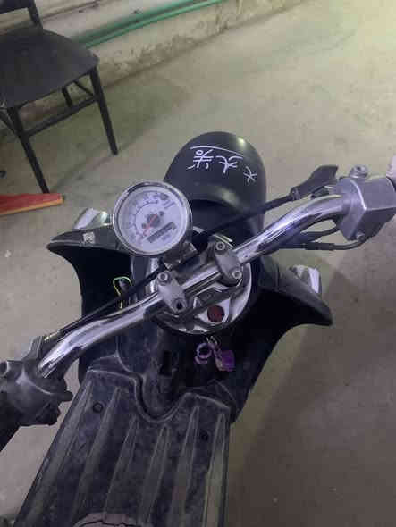 السلام عليكم دراجه عبد الحليم ناشفه نقصها بس صفاح رايدها مراوس ب دراجه بيجي تسع زروف الرقم  بس واتساب اتصال  او رساله ***********
