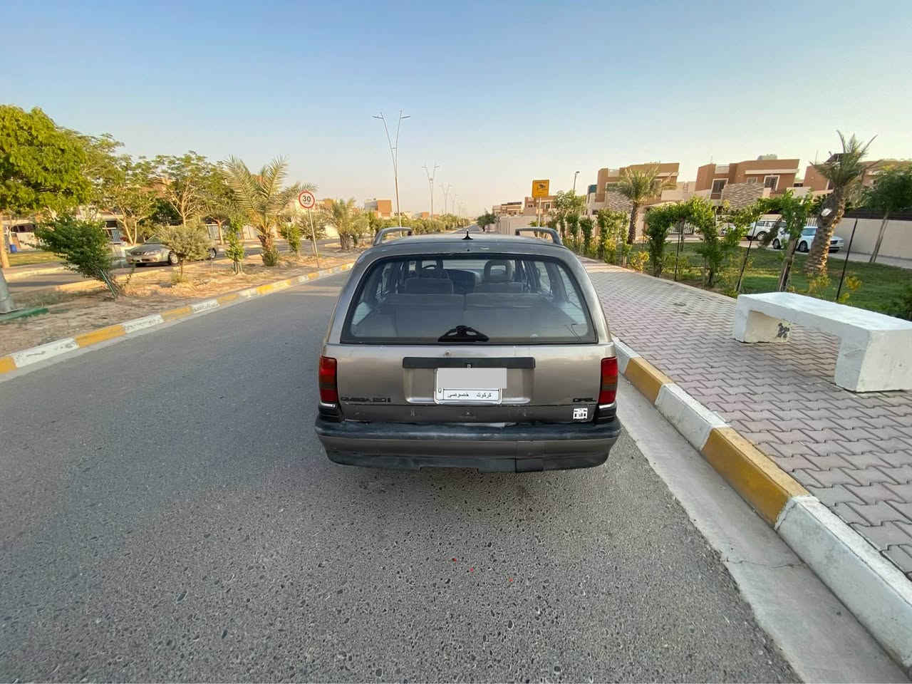 #للبيع
اوبل اوميكا موديل ١٩٩٢
رقم كركوك 
بطاقة بانزين بيها
صدر تايرات باتي كهربائيات كلها تمام
كير بشرط 
محرك بخار 
السعر ٢٦
مكاني كركوك 
شراي اتصل 
*********** كركوك, العراق
