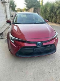 كورلا هايبرد ٢٠٢٣ xle فول بدون صبغ  فتحة  بصمة كشنات جلد  تدفئة كشنات ...