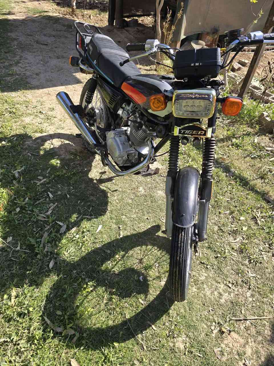 سلام عليكم
للبيع دراجه اربعه كير دراجه نظيفه كلش لدراجه كلك  مكان واسط ناحيه جصان لسعر ٥٠٠ بيه مجال  رقم الهاتف ***********
