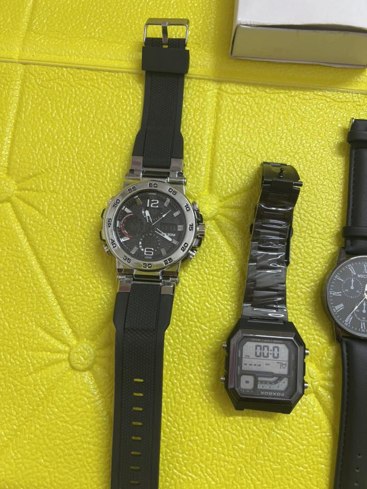 ساعات ٥ قطع

٤ رجالي وحده نسائي 

كلهن حديثات 

ماركات  شغالات 

٣٥ الف معه التوصيل قفل 🔐 

شرط الاصلي فحص امام مندوب


**إذا كنت صاحب هذا الإعلان وتريد حذفه لأي سبب، رجاءا أرسل رسالة إلى الدعم الفني**