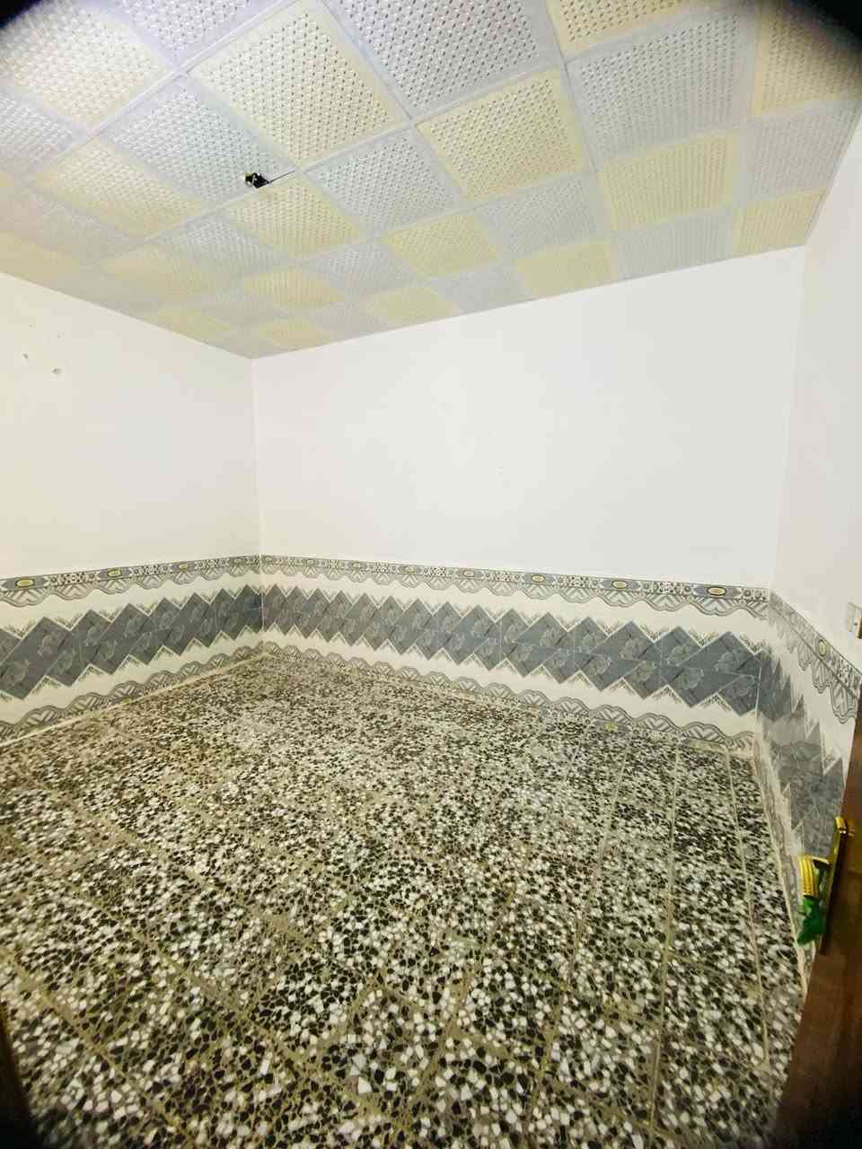 دار للبيع حي النداء منطقة 47
مساحة 100متر شارع 10قريب المدارس بگفه شارع 60العرضي الأول بقرب السوق وموقف الكيات
غرفه وصاله ومطبخ واستقبال وصحيات داخليه وخارجيه بناء جديد 
للاستفسار اتصال ***********
