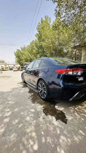 السلام عليكم 
كورلا 2020 امريكي اللون حبري 
محرك 2000 كير 10 نمر
فئة ال se يعني الفول مواصفات   
رادار امامي 
نقطه عمياء
بصمه
فتحه
سايد بريك بصمه
اوتو هولد
زنون عالي ناصي لدات 
حادثها موضح بالصور بنيد وجاملغ مبدلات وبيها الباب خلف السايق مرشوشه ماشيه 127 كم شواصي لغد كله مكفول 135
مكان بغداد 
***********
