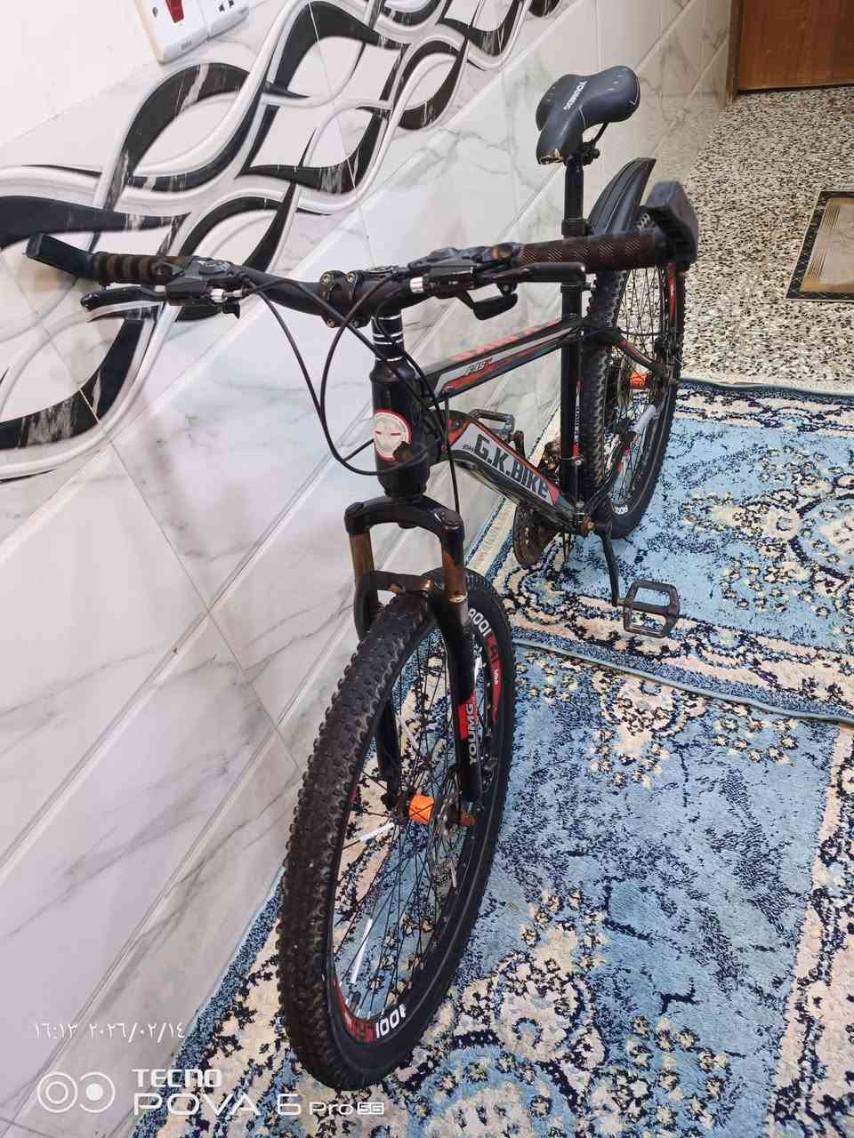 السلام عليكم.  دراجه هوائيه حجم 27 موديل 2024 نظيفه جدا هذه بعض المواصفات دبلات امامي + ابريك دسك +عقرب امامي 3وخلفي 7 +وبعد بيه مواصفات ماعرف اله شوفت عينك. السعر 70وبي مجال عنواني حي اور تلفوني ***********
