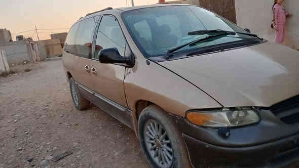 سلام عليكم دوج كرفان موديل 2000 سياره جاهزه مكينه 3300بيه بخار بس متنقص كهربائياتها شغاله نقصها تبريد مكانها واسط قضاء بدره 
***********بيع أو مراوس سعرها 37وبيها مجال
