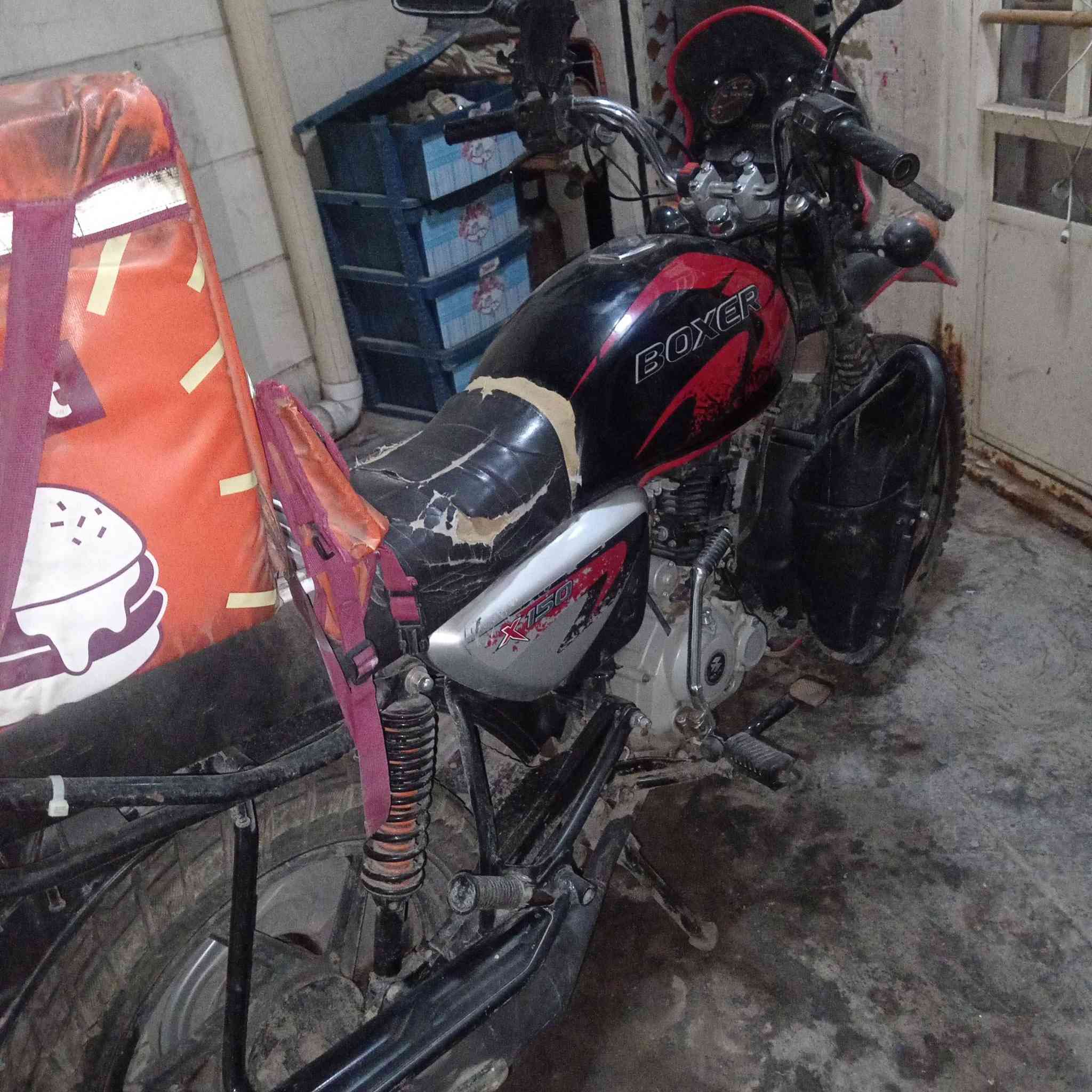 السلام عليكم بوكسر 2023 ماشيه تقريبا 30 دراجه مكفوله ونضيفه برغي مامفتوح بيها بس نقصها باتري محرك نضيف ومكفول تحويل ثاني يوم سعر مليونين ونص وبيها مجال بغداد المحموديه  ومع العلم صار شهرين مطبوكه *********** واتساب
