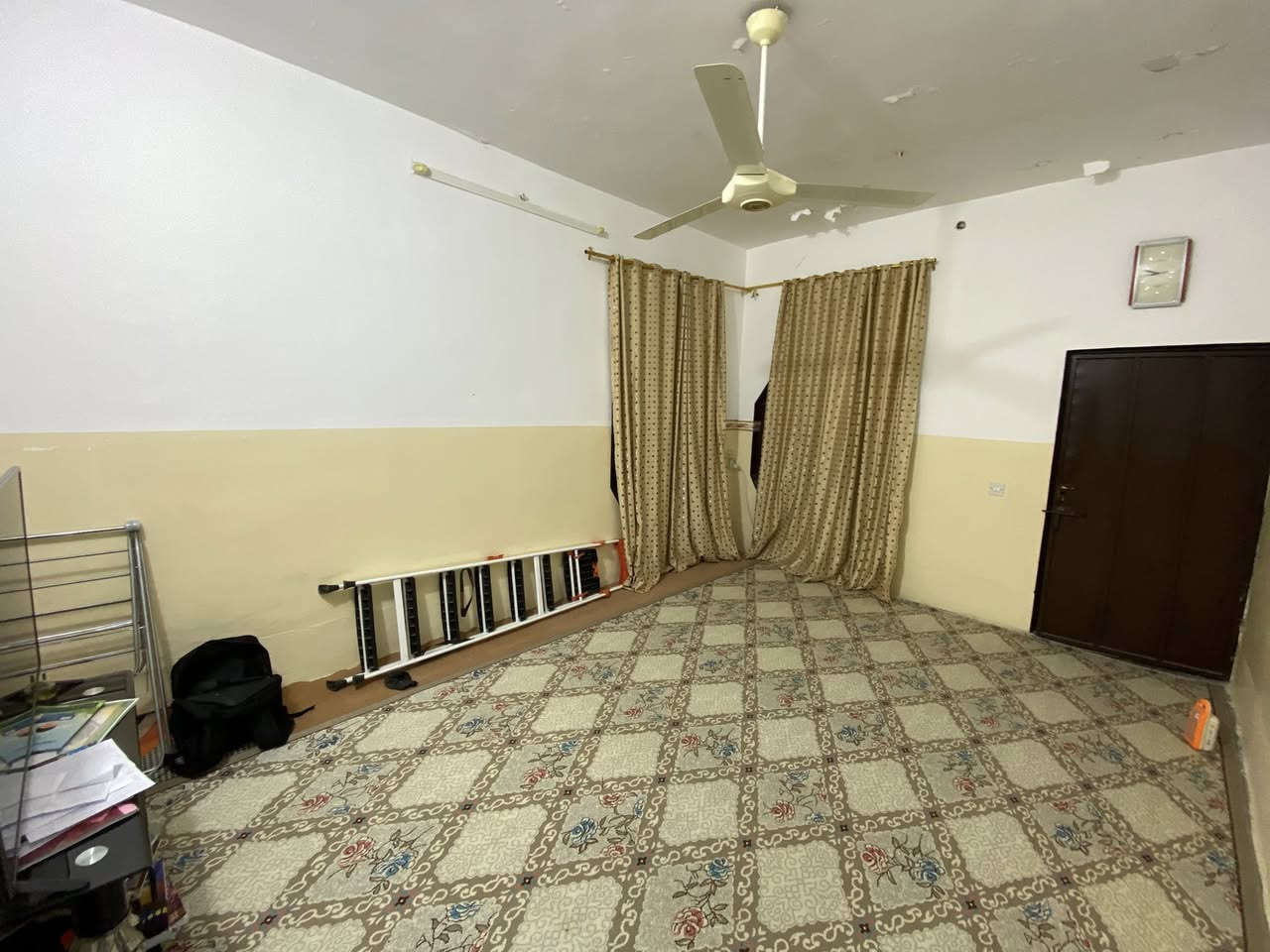 بەناوی خوای گەورە

خانو بۆ فرۆشتن
كەلار حەمەی كەریم
ڕوبەری 200 م
نزیك جادە
نزیك قوتابخانە
 ئەم خانوە پێك دێت لە قات و نیوێك

🔴قاتی یەكەم

🟣دوو نوستن
🟣هۆڵ 
🟣میوان
🟣مەتبەخ
🟣مشتەمەلات
🟣حەوشێكی گەورە

🔴قاتی دوەم

🟣دوو ژوری گەورە
🟣مشتەمەلات

خانوەكە خانویەكی جوانە
سەری كۆڵانی دەرناچێ بن بەستە
بەڵام سەیار ئەچێتە پێش دەرگا

‏‎🟢بۆ زانیاری زیاتر یان زانینی نرخ 
‎پەیوەندی بەم. ژمارانەی خوارەوە بكە
***********📞📞📞☎️
***********📞📞📞☎️

🍂🍂🍂🍂🍂🍂🍂🍂🍂🍂🍂🍂🍂
‏‎یان. سەردانی نوسینگەكەمان بكەن
‏‎كـەلار سـەرجـادەی كـفری

‏🏩‎نزیك نەخۆشخانەی شاری پزیشكی گەرمیانی ئەهلی
‏‎🚘🚘تەنیشت بەنزینخانەی شـار 
‏‎
       نـوسـینـگەی كـوردسـتان

🌹🌹🌹🌹🌹🌹🌹🌹🌹🌹🌹🌹🌹
***********
***********
‏‎بۆنێوەند گیری ڕاستەقینە
