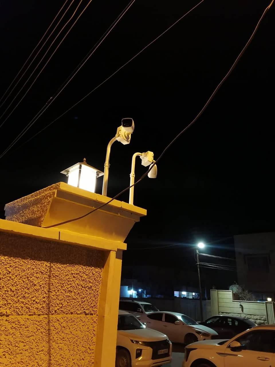 على بركة الله ✨  

تم تجهيز وتنصيب سيستم كاميرات مراقبة بدقة عالية جداً 📹  

🔹 تجهيز جهاز DVR بدقة 8 ميگابكسل  
🔹 كاميرات مراقبة خارجية بدقة 6 ميگابكسل  
🔹 مع كافة الملحقات الأصلية  

تنصيب احترافي بإشراف كادر مختص وبأفضل المعايير 🔧  

للاستفسار والتواصل:  

📞 ***********  

مكتب الوسام لخدمات الحماية والاتصالات

العنوان : قضاء الدور / شارع البانزيخانة/ مقابل متوسطة الشيماء للبنات - مجاور اعدادية الشيماء للبنات.
