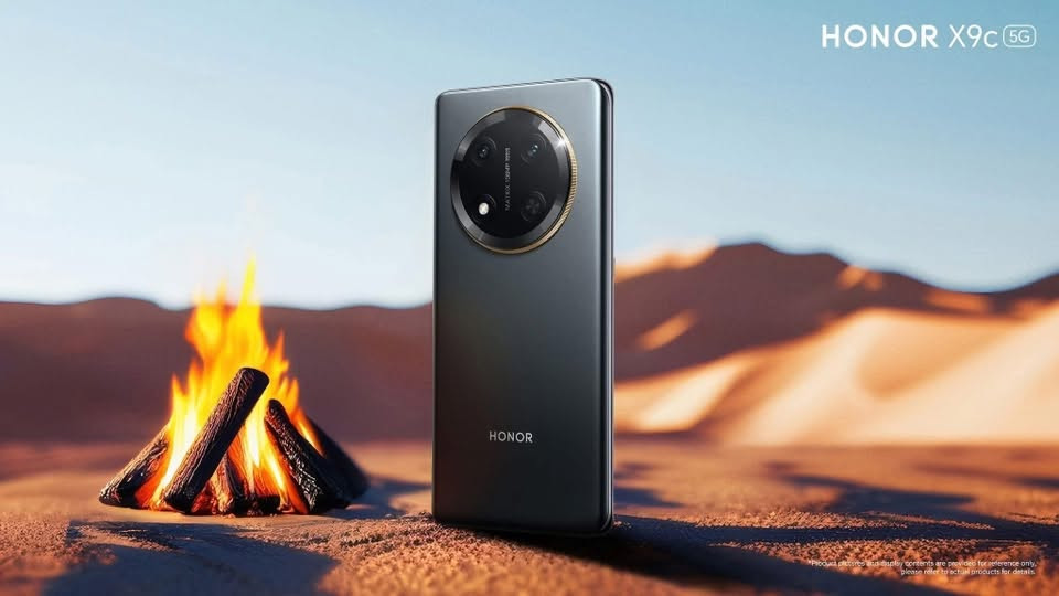 #سعر_جديد_تخفيض_عرض #خاص متوفّر الآن – HONOR X9c 5G 🔥📣
هاتف يجمع بين القوة، المتانة، والأناقة بتجربة متكاملة تناسب كل احتياجاتك ✨📱
سعر 440 الف فقط 💥

🔧 أبرز المواصفات:

📱 شاشة AMOLED بحجم 6.78”
دقة عالية + معدل تحديث 120Hz + سطوع خارق يصل إلى 4000 nits لتجربة مشاهدة مذهلة.

⚙️ معالج Snapdragon 6 Gen 1
أداء ثابت وسلس للتطبيقات والألعاب اليومية بكل كفاءة.

💾 ذاكرة قوية / RAM12/ROM256

📸 كاميرا رئيسية 108MP مع OIS
صور واضحة وثابتة بتفاصيل احترافية، مع تصوير فيديو 4K.

🤳 كاميرا أمامية 16MP
سيلفي ممتاز ومكالمات فيديو بجودة عالية.

🔋 بطارية عملاقة 6600mAh
تكمل يومك وأكثر، مع شحن سريع 66W ودعم الشحن العكسي.

💧 متانة وحماية عالية
مقاوم للماء والغبار IP65 + مقاومة سقوط حتى 2 متر.

🔊 صوت ستيريو مع Dolby Atmos
تجربة صوتية غامرة وواضحة.

🧠 Android 14 + MagicOS 8
واجهة حديثة وميزات ذكية مع تحديثات مضمونة.

✨ ليش تختاره؟
✔️ شاشة ممتازة
✔️ بطارية جبارة
✔️ كاميرا قوية
✔️ تصميم أنيق ومتين
✔️ أداء ثابت لكل استخداماتك اليومية

احصل عليه من المدار الجديد بسعر مميز🥇

ــــــــــــــــــــــــــــــــــــــــــــــــــ

#المدار_الجديد _الاول ويبقى الاول 💯 ضمان حقيقي ننطيك وانسب سعر بالسوق 👌🏅
• متواجدين يومياً من الساعة 8صباحاً وحتى 9 ليلاً.
📍 موقعنا السماوه _شارع باتا_ قرب موكب الشرقي _مجاور ازياء قصي ايدام_ 
الاتصال واتساب: ***********☎️
الاتصال المباشر: ***********☎️
يتوفر لدينا توصيل 🚕 داخل المحافظه مجاني
