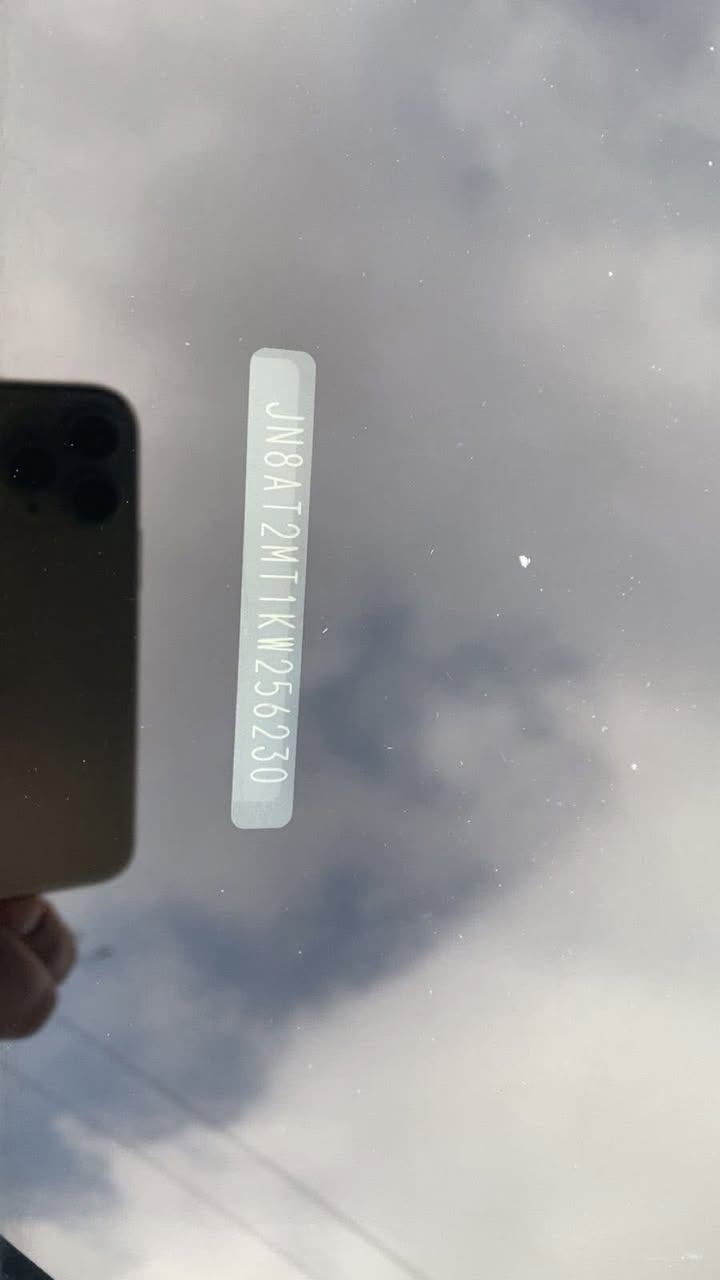 السلام عليكم للجميع 
تحيه طيبه الى ادمن الكروب
نيسان روج2019
فول فول فقط بدون سلايت
محرك 4 سلندر
محرك كير شرط
قطعتين صبغ باب وجاملغ خلف الساىق
السعر 165
رقم موبايل 
(***********)
(***********)
