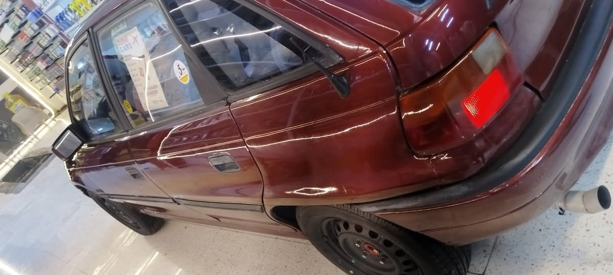 للبيع اوبل استره موديل 1992 رقم كركوك سنويه مشروع وطني لحد 2028 شرط تحويل ووكاله بطاقه بنزين بيها محرك جديد شد عليها صدر تايرات كلها شرط كهربائي كلهه شغال صبع عام جماليه بدون ضربه حجم 16 دوخلهه نظيفه السعر 38 وبيها مجال بسيط ***********
