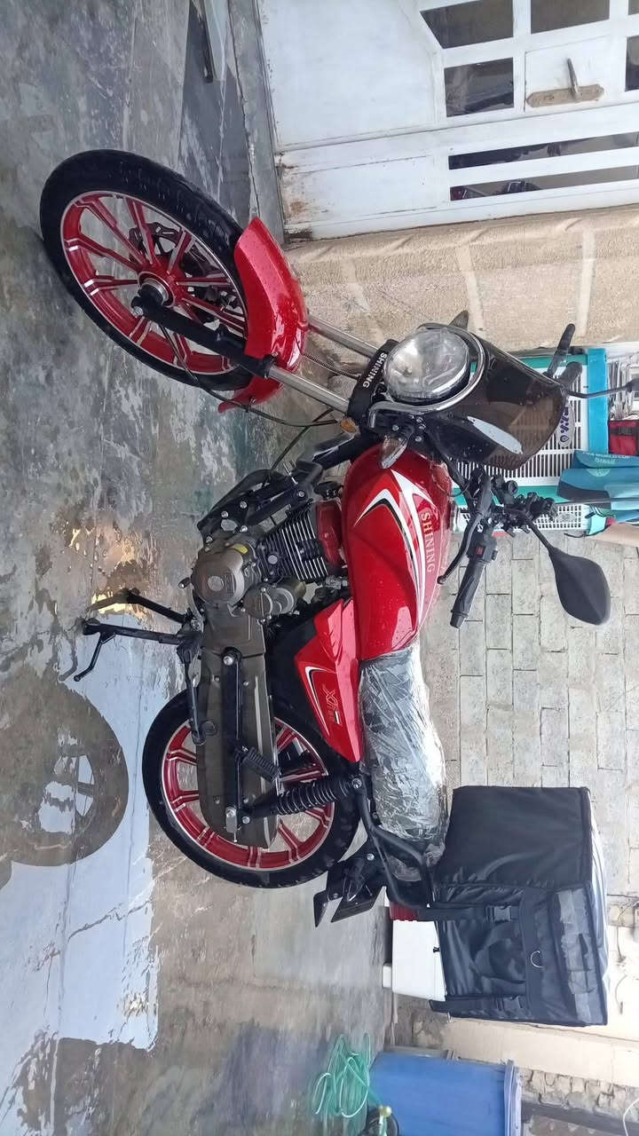 سلام عليكم دراجه شاينك جديده صار 20يوم من شتريتها عارضه للبيع سعر 2800وبيه مجال تحويل ثاني يوم الاستفسار ***********
