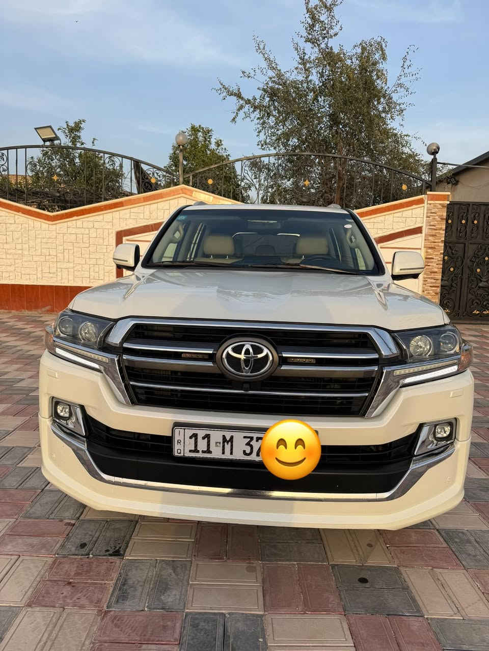 السلام عليكم. 
لاندكروز بريم فول 
موديل 2020
ماشية 179 الف
السونار مرفق بالصور
رقم بغداد بأسمي
السعر 510. بيها مجال 
رقم الهاتف. ***********
***********
