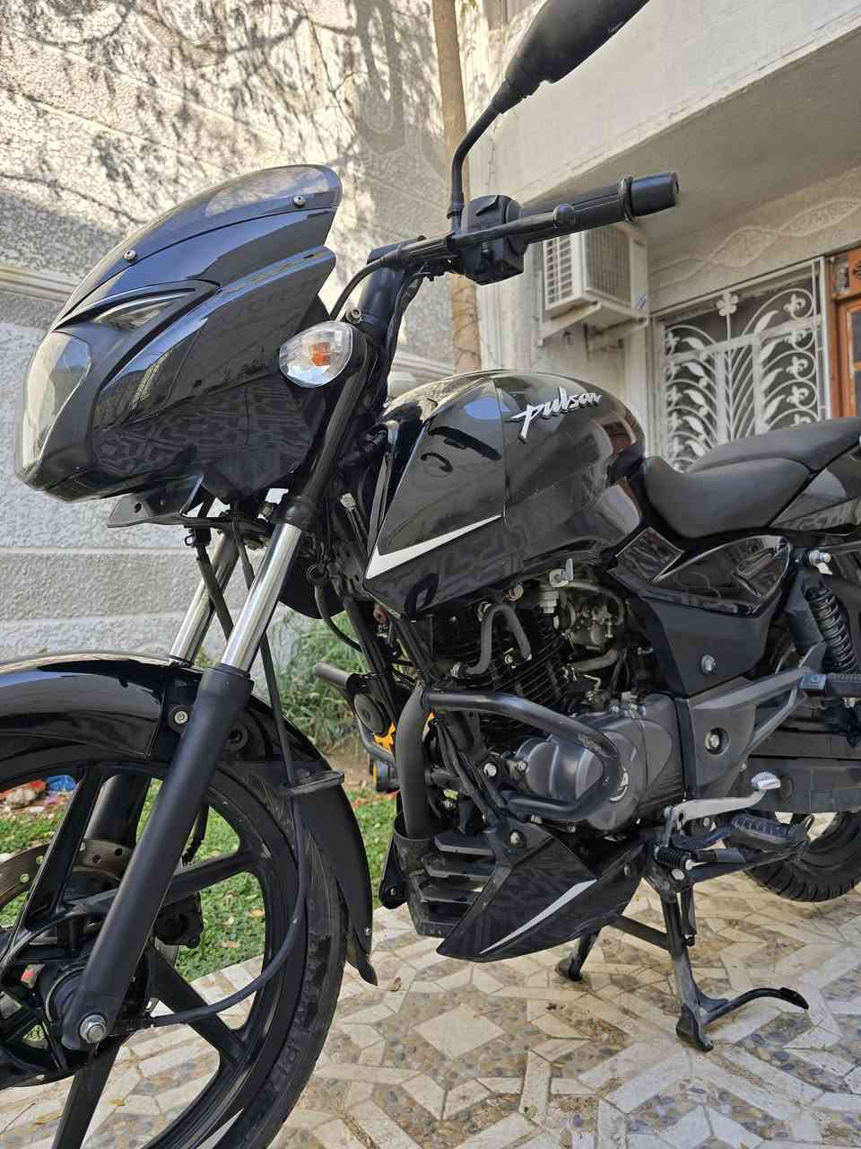 للبيع
دراجة جناي طلعات خفيفة 
عداد حقيقي امانة الله و رسوله مو شايل الكيج مثل اهل الدلفري 
ماشية ٢٤ الف 
دهن كلة موتول من يوم استلمتها من الشركة زيرو 
قبل فترة بسيطة مسويلها ادامة
مبدل فلتر هوة 
و بطارية جديدة 
و دسكات بريك 
و بلكات 
معتني بيها الحمد لله 
السعر المطلوب ٢.٣٠٠.٠٠٠ و مجال بسيط حك الجية 
رقم و سنوية باسمي تحويل باي وقت تحب
التواصل للجادين رجائا ***********
