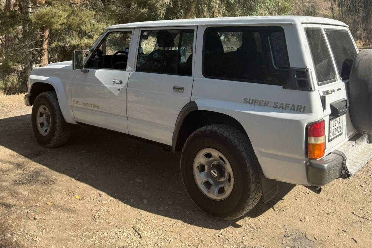 نیسان پاتڕۆڵی تەخت، مۆدێڵی 1997
 مەکینەو گێڕ بیلادی بە شەرت، 
رەقەمی هەولێر عەسڵییە و کیتابی ئینتەرپولی هەیە 
هیچ کێشەی نییە، 
سەیارەکە بێ لێدرانە، 
بۆنیتی بۆیاخە لەگەڵ و چەمەلەخی دواوەی 
لەسەر جوانی بستێکی هەیە.
سەیارەکە شاشە و کامێرا پێش و دواوەی هەیە، 
کوشنی گۆڕاوە بە جێبی رانگلەر. 
زۆر پاک ماوەتەوە هەیکەلی و مەسرەفی تیا نییە.

سـعـر : لە کۆمێنت داوابکە ڕاستەوخۆ بۆت دێت 📥 

گێر و مەکیەنەی بەشەرت 
هیچ کێشەیەکی تێدا نییە 

ژمارەی خاوەنەکەی 
***********
