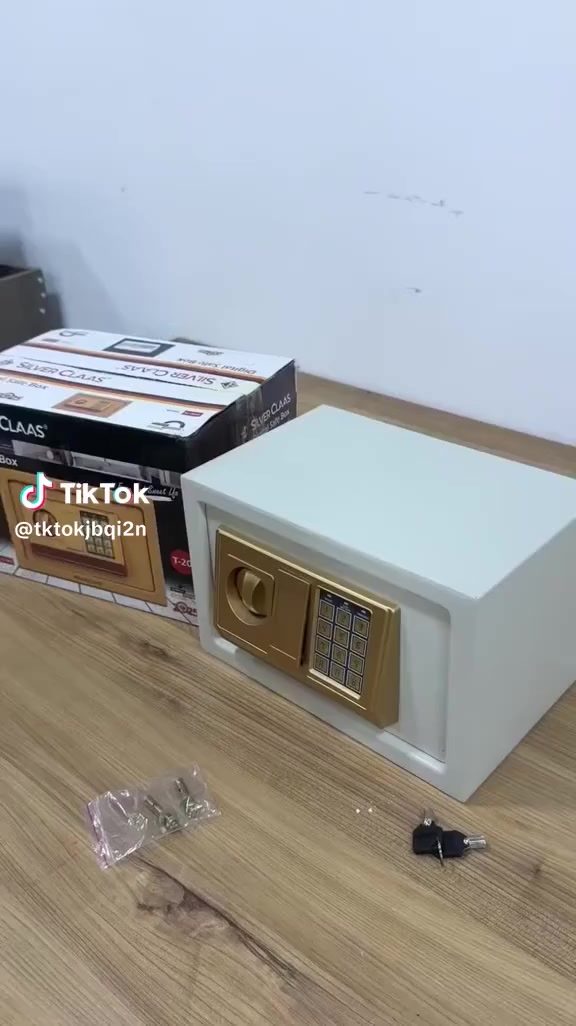 مواصفات القاصه قوي جدا ضد الحريق وزن 4,5 كيلو ارتفاع 20. عرض 30.  طول 20.  🤗🤗فقط 35الف حبايبي  توصيل لكل محافظات العراق 5 تالاف فقط 🤗🤗


**إذا كنت صاحب هذا الإعلان وتريد حذفه لأي سبب، رجاءا أرسل رسالة إلى الدعم الفني**