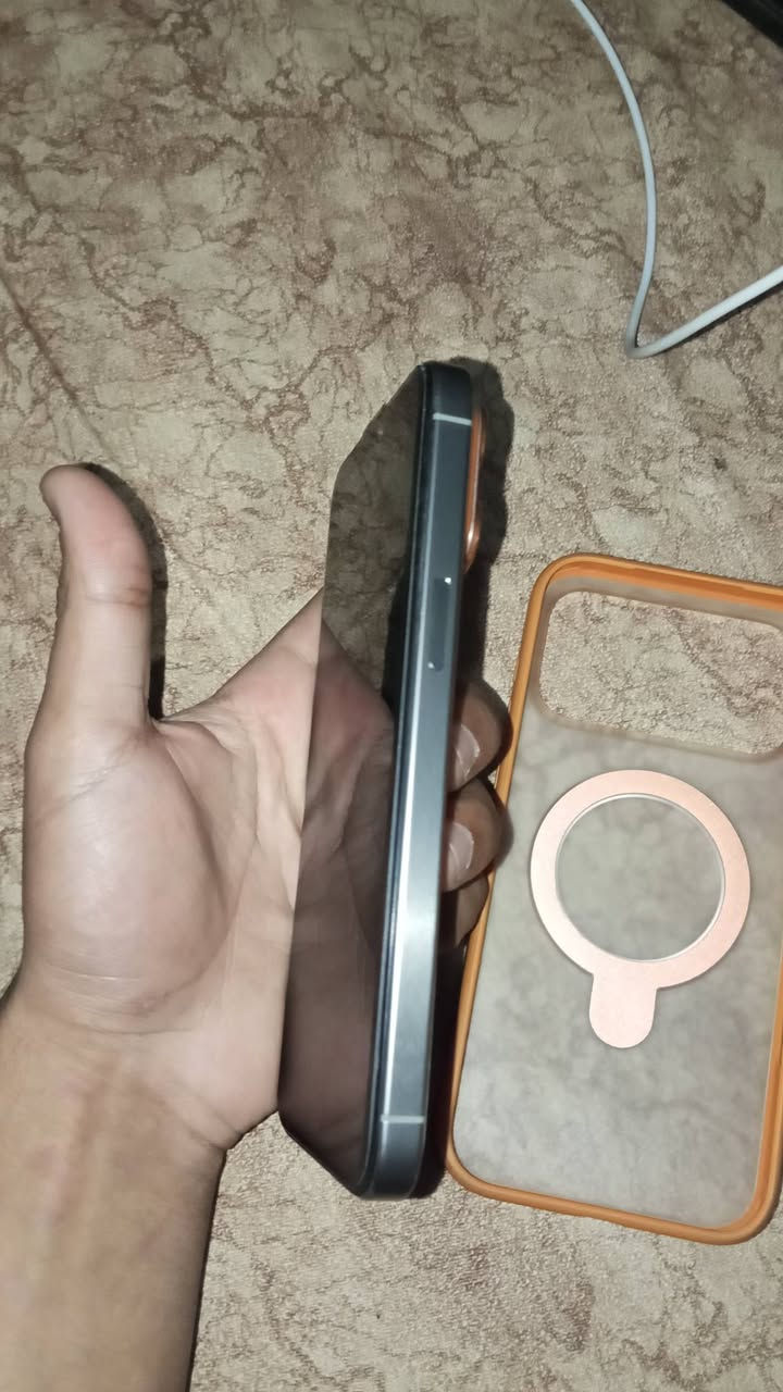 15 برو ماكس شرق اوسط AAA كارتونته وكيبل  وياه نضافه شوف عينك الجهاز يجنن لا تعليك ولا شي مبدل بطاريه 100 مشحون بس 195 وشاشه من نوعيه زين  بس اكو فطر ب الشاشه  ما مبين  السعر 675 وبي مجال مكاني نجف رقمي ***********
