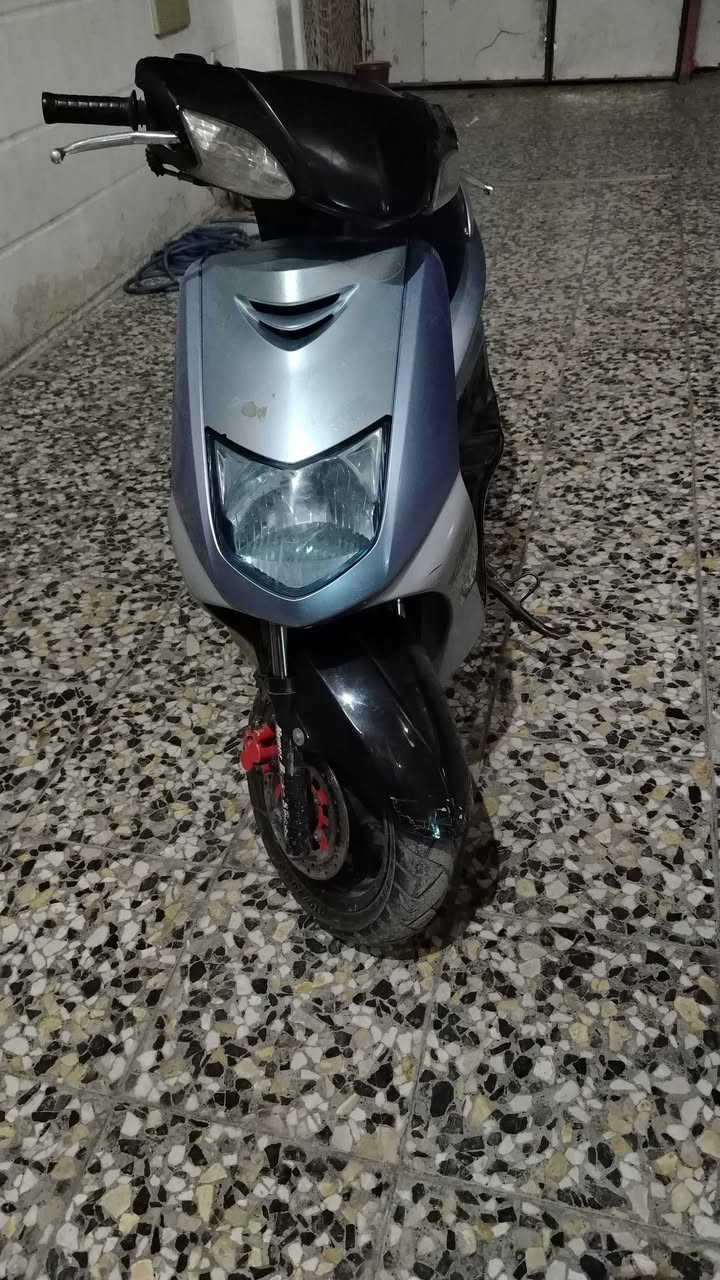 سلام عليكم دراجة سكنس ياباني 110 دراجة بيها صوت بل مكينه  صوت زنجيل  مفتوحه مره وحدا كهربائيات كلهن شغالات دبلات جدد  ( السعر 450قفل) العنوان بغداد الحبيبية قرب مطعم وليد ابو الَكص الرقَم*********** شغال بس واتساب
