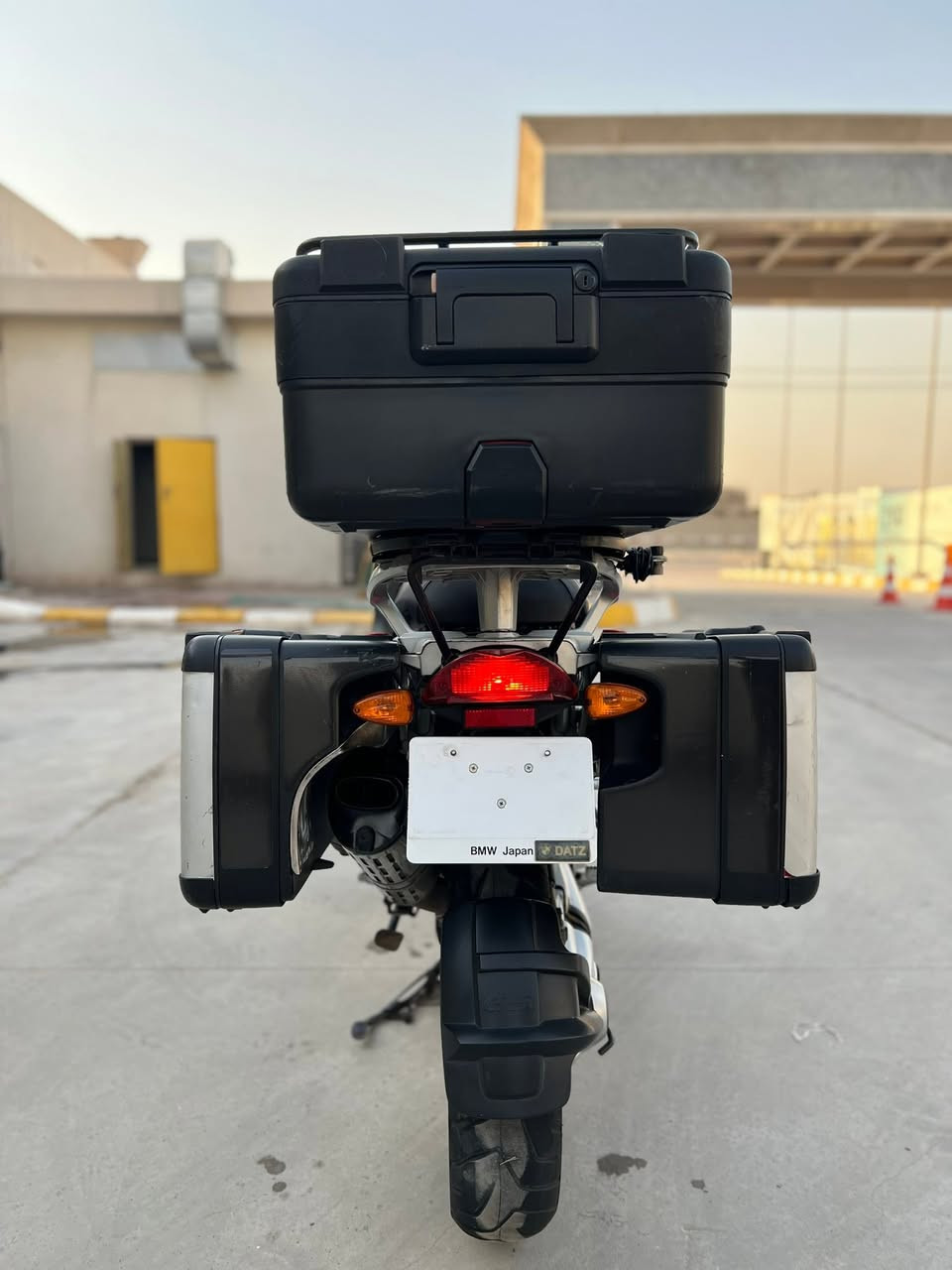 السلام عليكم اخوان / من رخصة الادمن
Bmw gs 1200 موديل 2008
رمبه بحالة الوكاله من كلشي
الدراجه طك كارتون وفول تزويد
بجم لد اصلي درع مكينه ودرع ع كاردن
سويجات الاصليه مالتهه عدد 2
ريمونت سرقة
وباقي مواصفات ال جي اس معروفه
الدراجه جديده جديده جديده
نقص فقط كيج البانزين ما يشتغل
مكاني بغداد ابو دشير
***********
جنط 3 بلاد
واقيات يدات ما شادهن موجودات
كتلوكات الشركه وياهه
