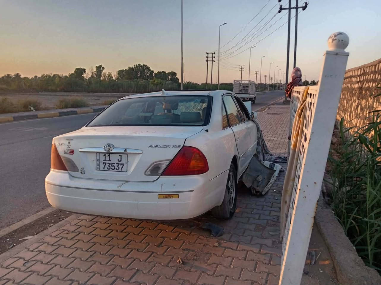 سياره على حادثها للبيع مكان واسط الزبيديه السعر 45 وبيها مجال رقم الهاتف ***********

