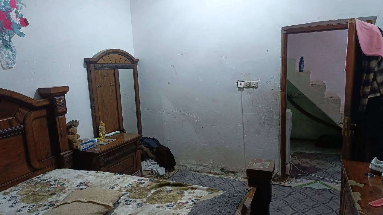 بيت للبيع حي الشهداء اقرب نقطه داله مدرسه الشهيد حميد كاظم علوان مساحه البيت 110 يباع على المبادره عندك استماره ابيعك يتكون من غرفتين نوم وبراني وهول  وساحه كراج سياره بيت بنيان 2014 غرفتين فوق ما مسقوفات السعر 90 بمجال شراي اتصل ***********
مقدمه 15
