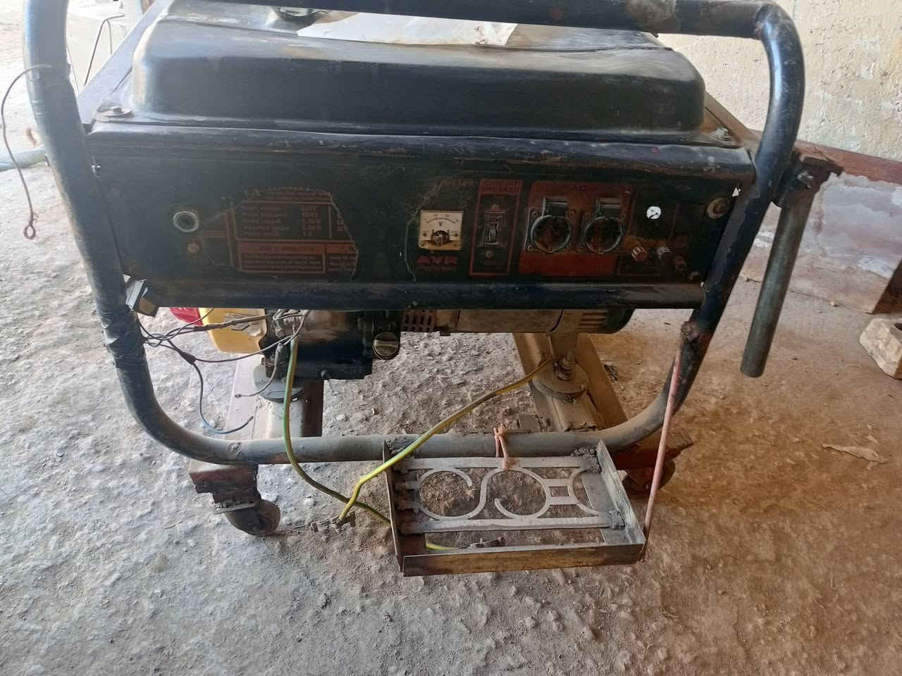 مكلف بل نشر
مولده 5كيفي تستعمل لحيم ولدن مولده نضيفه سلف معه بطاريه وهندر 400وبيه مجال بسيط 
اخوان اني مكلف بل نشر اتصلو على صاحبه
 *********** ابو محمد الحداد مكانه حله ابو غرق
