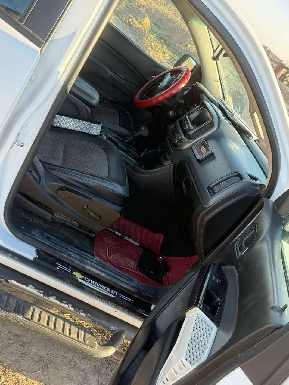 السلام عليكم
كولورادو 2016 للبيع السياره كلين بدون حادث
ضررها باب خلفي فقط الباقي كفاله 
ايرباك كله سليم كشرها كارتون 
محرك 3600 مكفول كير مكفول 
مواصفات تاهو فول عدا البصمه  
رقمها بغداد مشروع وطني 
شرط التحويل والضريبه والغرامات
مكاني صلاح الدين الضلوعيه 
سعرها 170 بيها مجال قليل
***********
