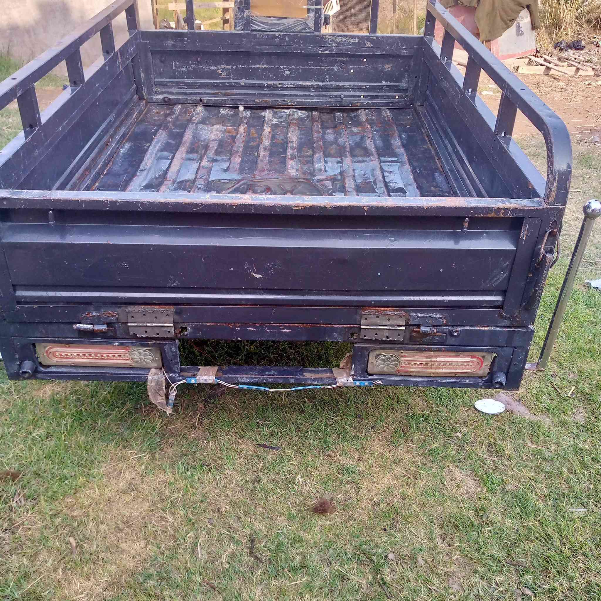 ستوته للبيع موديل 2010 رقم اسود وسنويه مفتوحه بس كلجات بيه تبخير قليل اول ماتشتغل ستوته جاهزه تايرات جدد كهربائيات جدد ستوته مال جناي كلشي ماعايزه 
السعر 1400 وبيها مجال للشراي 
المكان الشطره الصديفه قرية الدار 
***********
